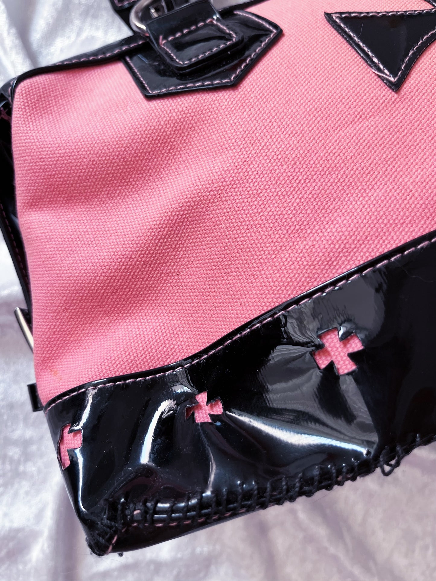 00’s gothic pink shoulder bag with cross design 🎀💀