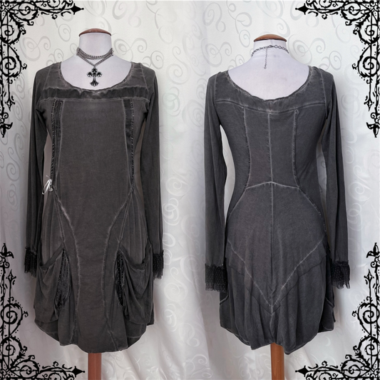 00βs Knight/Medieval style grey dress with bead details & pockets π‘οΈ