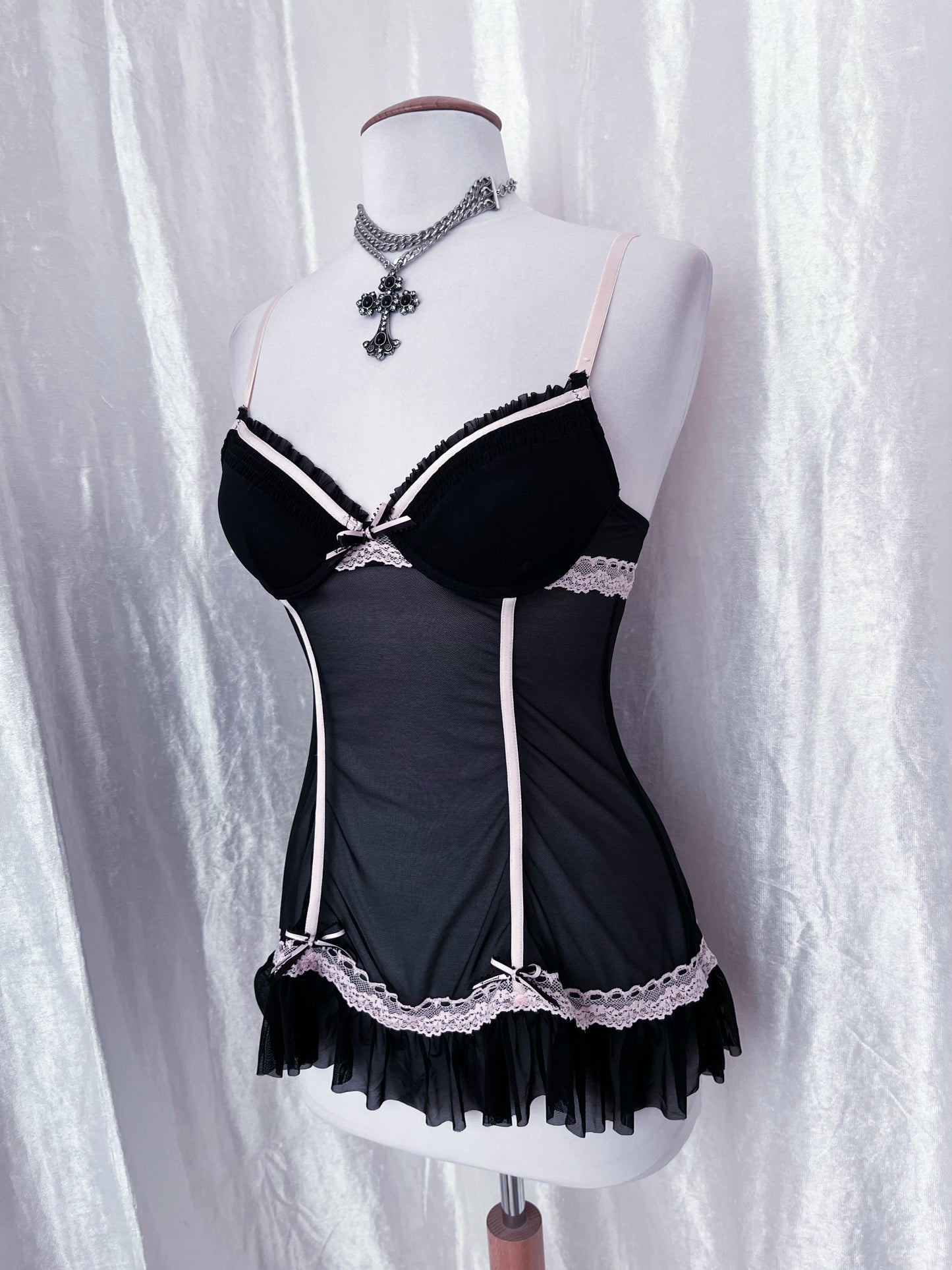 Gothic/Coquette mesh black corset top with pink details 🎀🪽