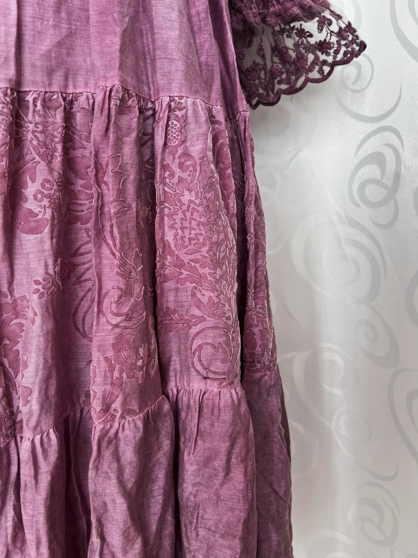 Beautiful whimsy medieval style rose off-shoulder dress 🎀🗡️