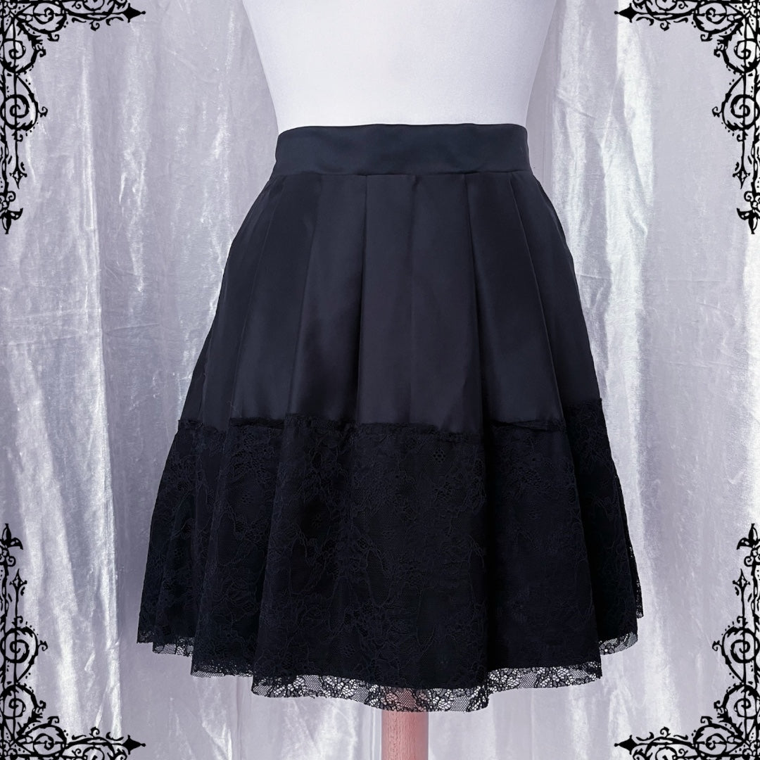 Dark coquette black skirt with lace detail 🌹