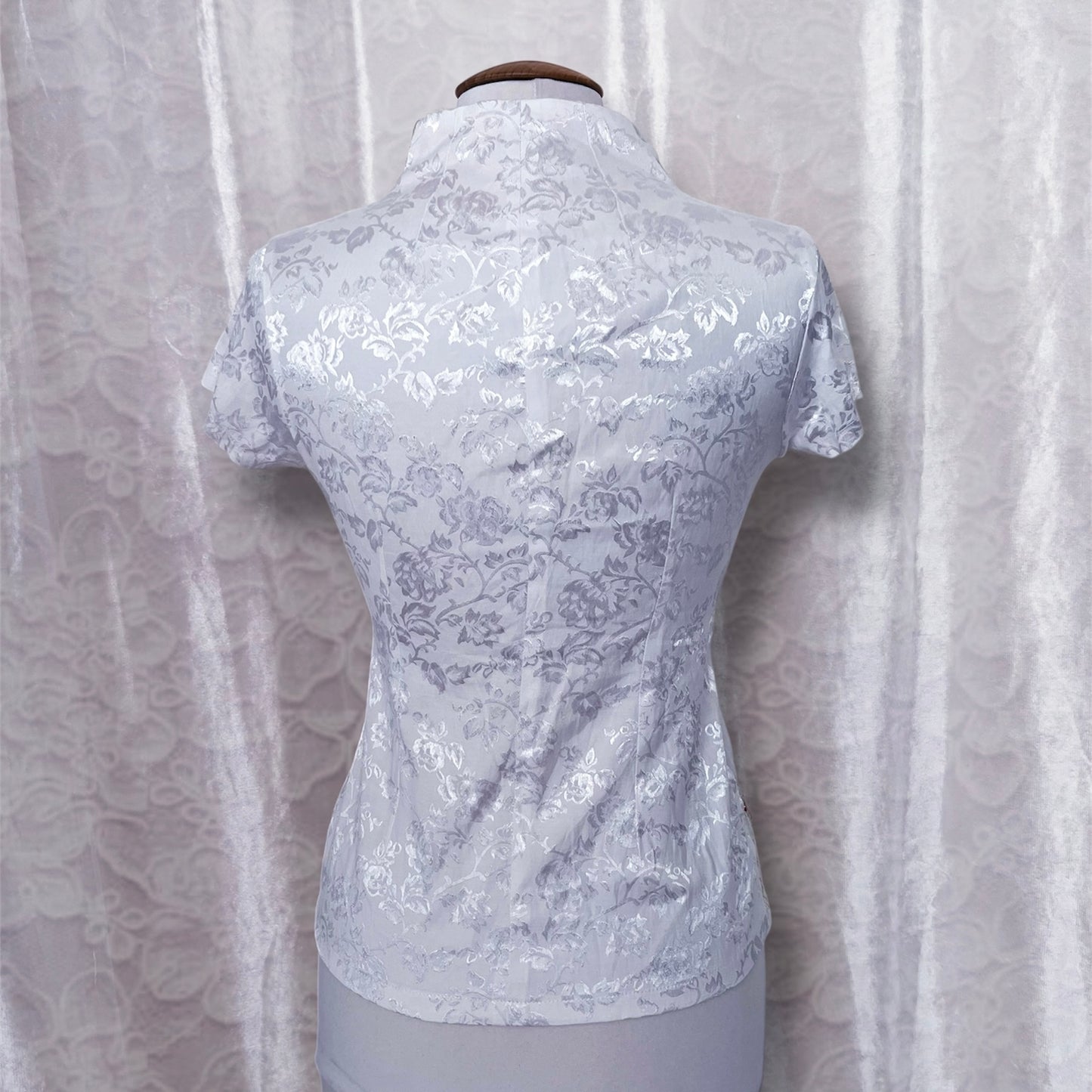 Chinese Qipao/Cheongsam white brocade top with embroidered details 🌸🌷