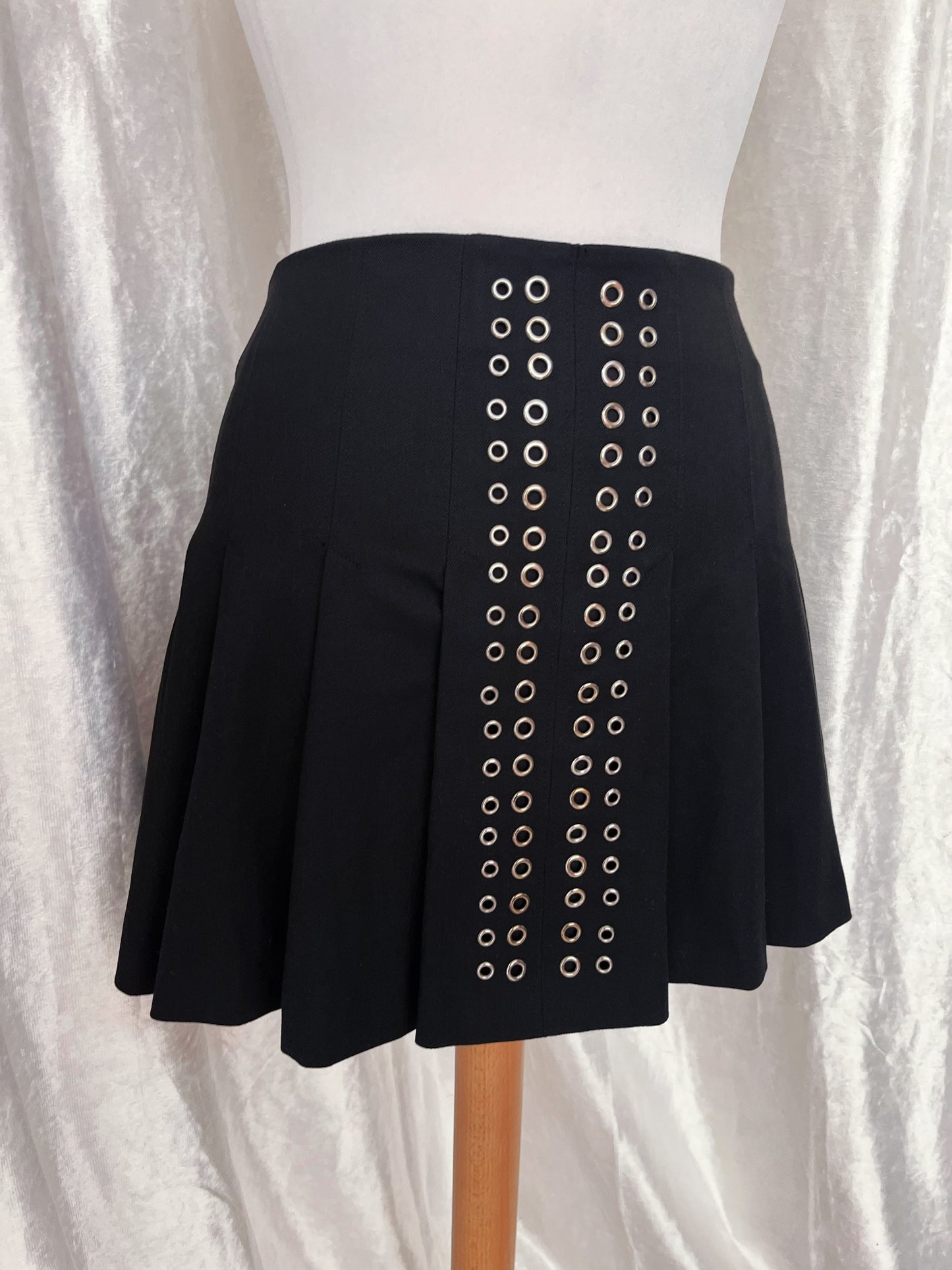 Deadstock Zara pleated alt skirt with rings detail 💀