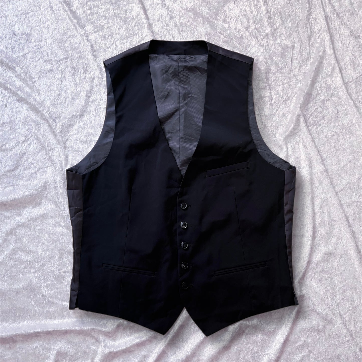 Men’s must-have black vest 🦇