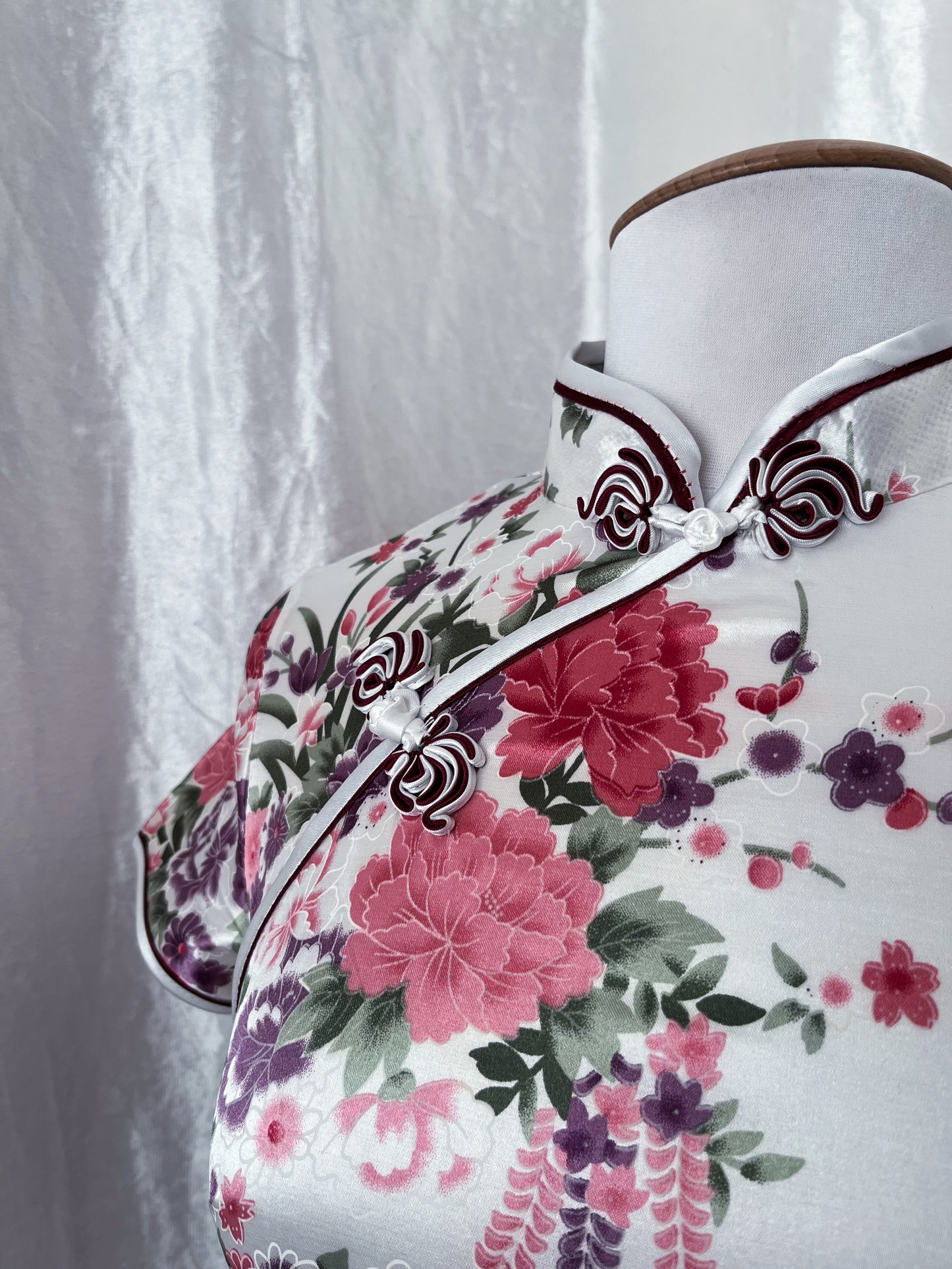 Modern white floral Qipao dress 🪷