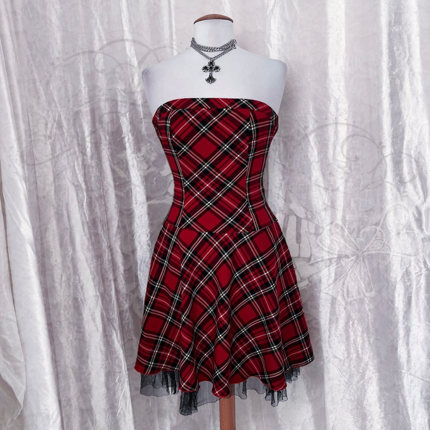 00's punk style tartan dress with tulle detail ❣️🦇