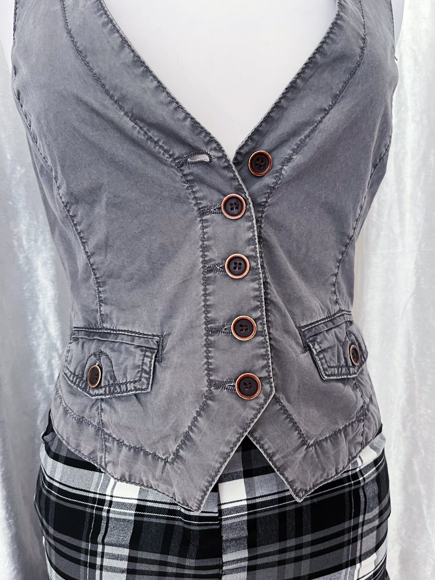 Perfect grey vest 🕸️