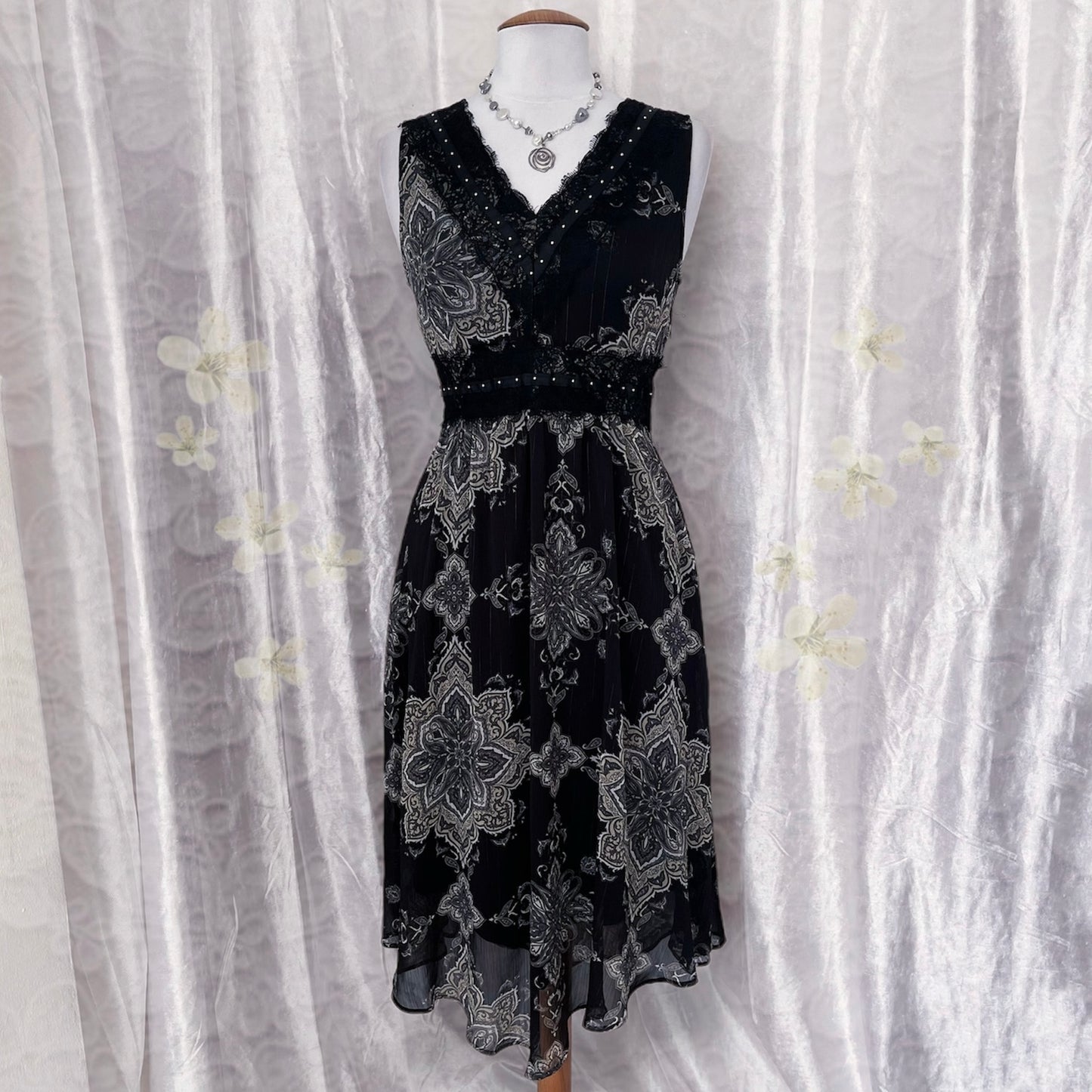 00's Orsay mesh dress with black lace detail 🕷️🍃