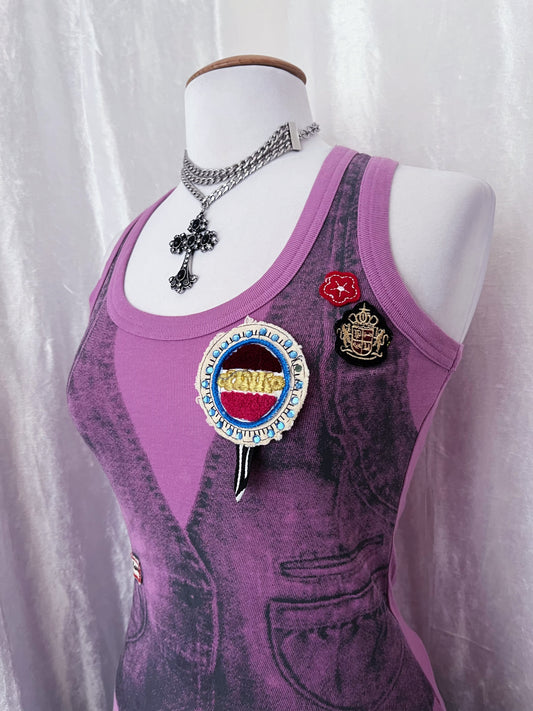 00βs pink woman tank top with vest print & patches