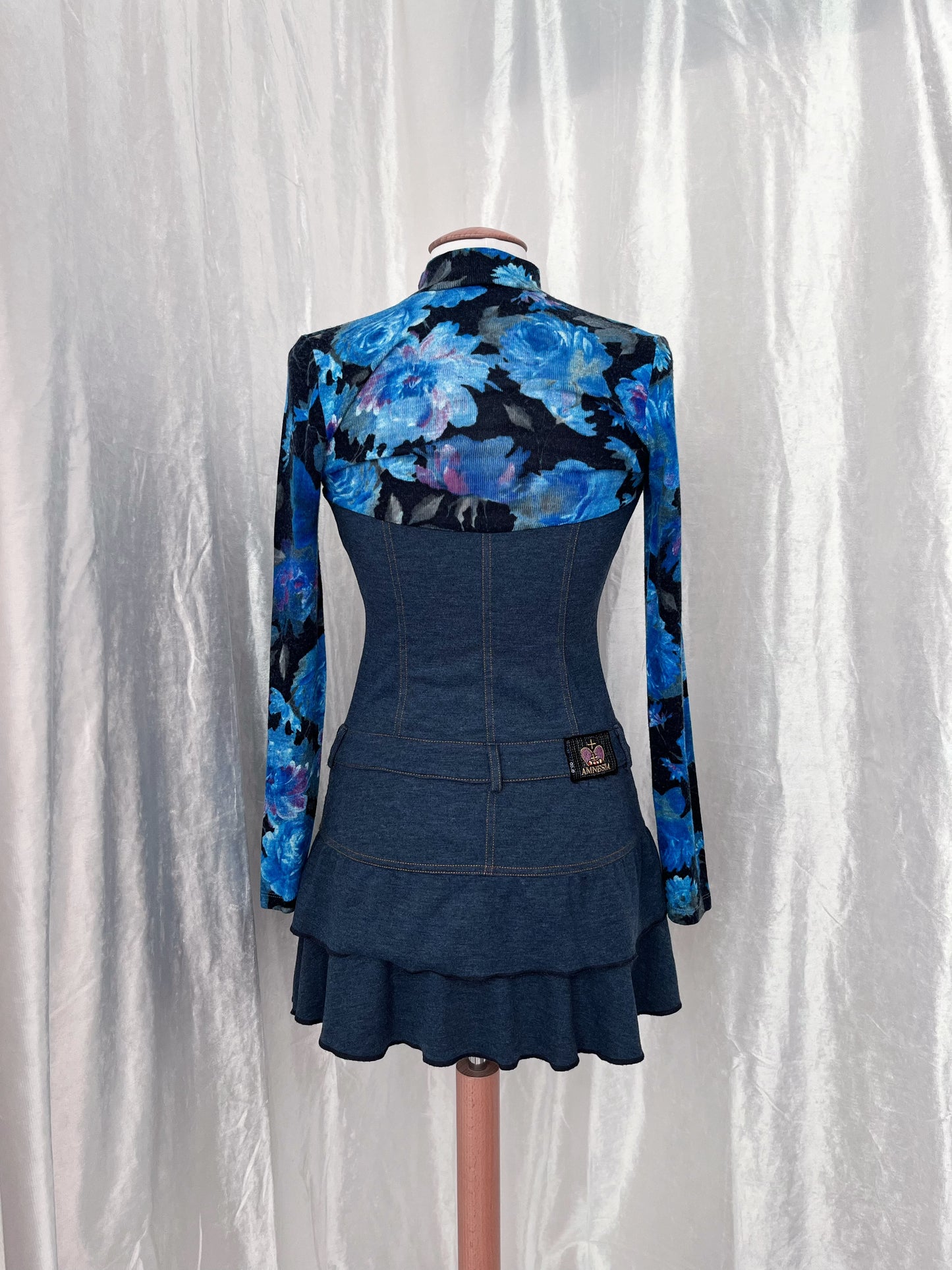 00’s AMNESIA cute denim dress with floral shoulder sleeves & turtleneck 🪻🪽