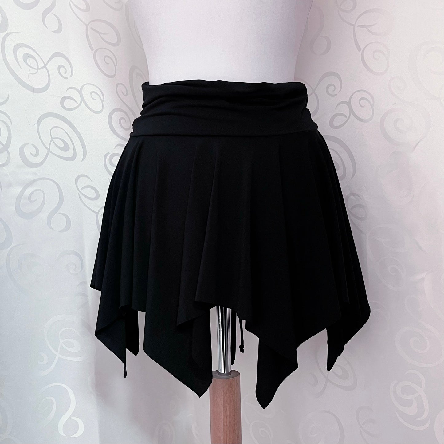 00’s witchy asymmetrical skirt 🦇