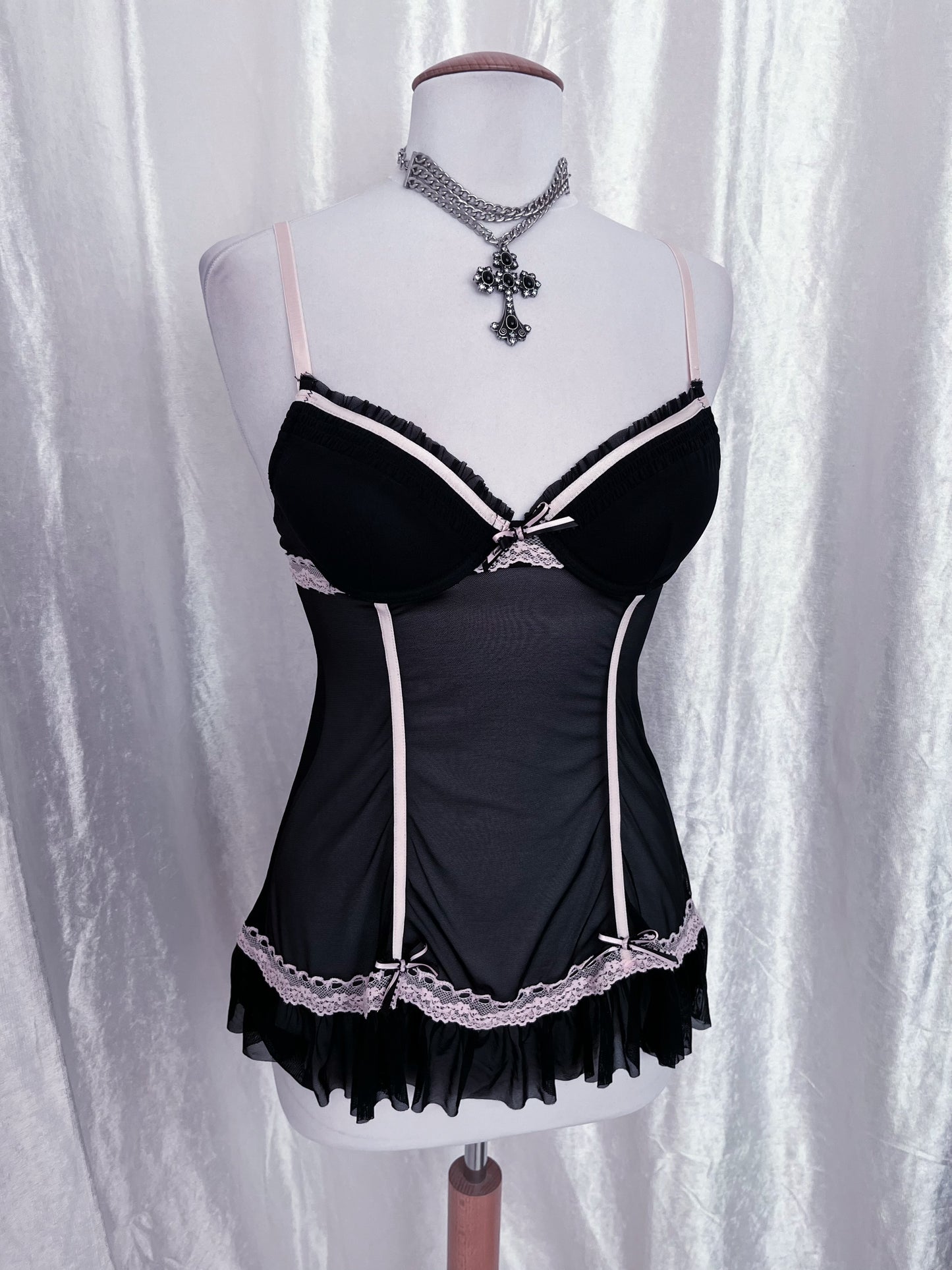 Gothic/Coquette mesh black corset top with pink details 🎀🪽