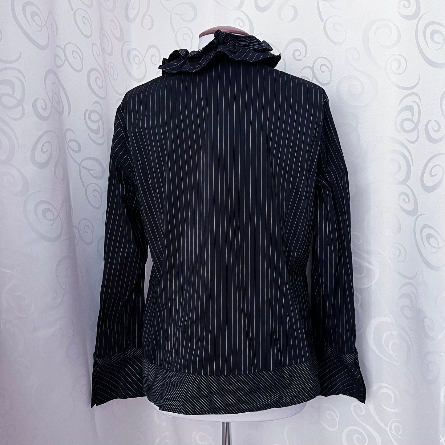 00’s Gothic striped shirt with ruffle details 🖤