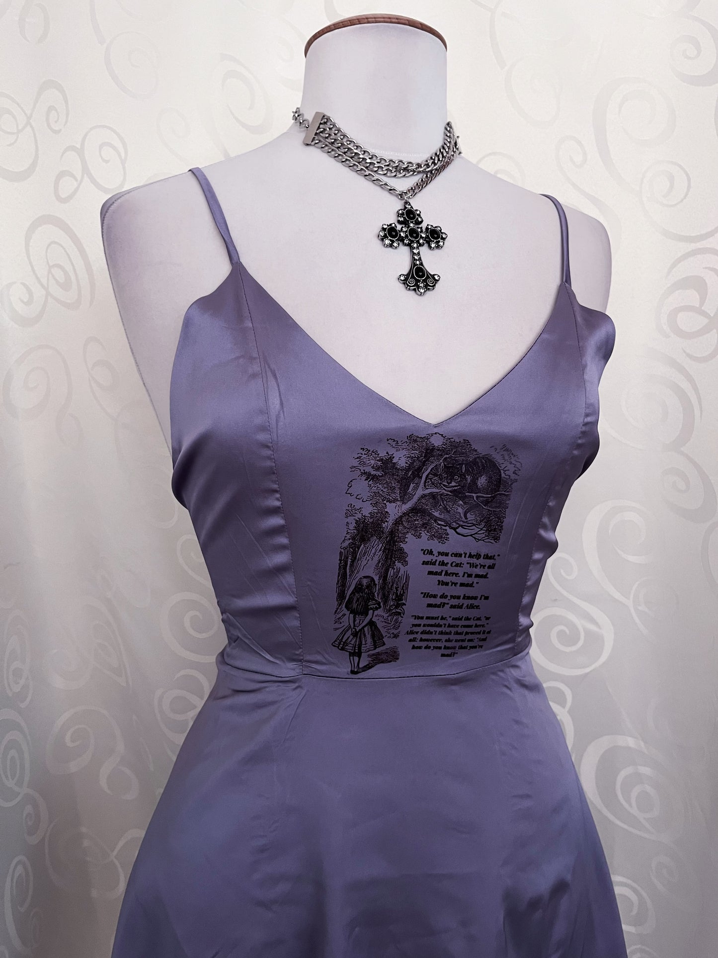We're all mad here Reworked 00's deadstock purple dress 🍰🐛