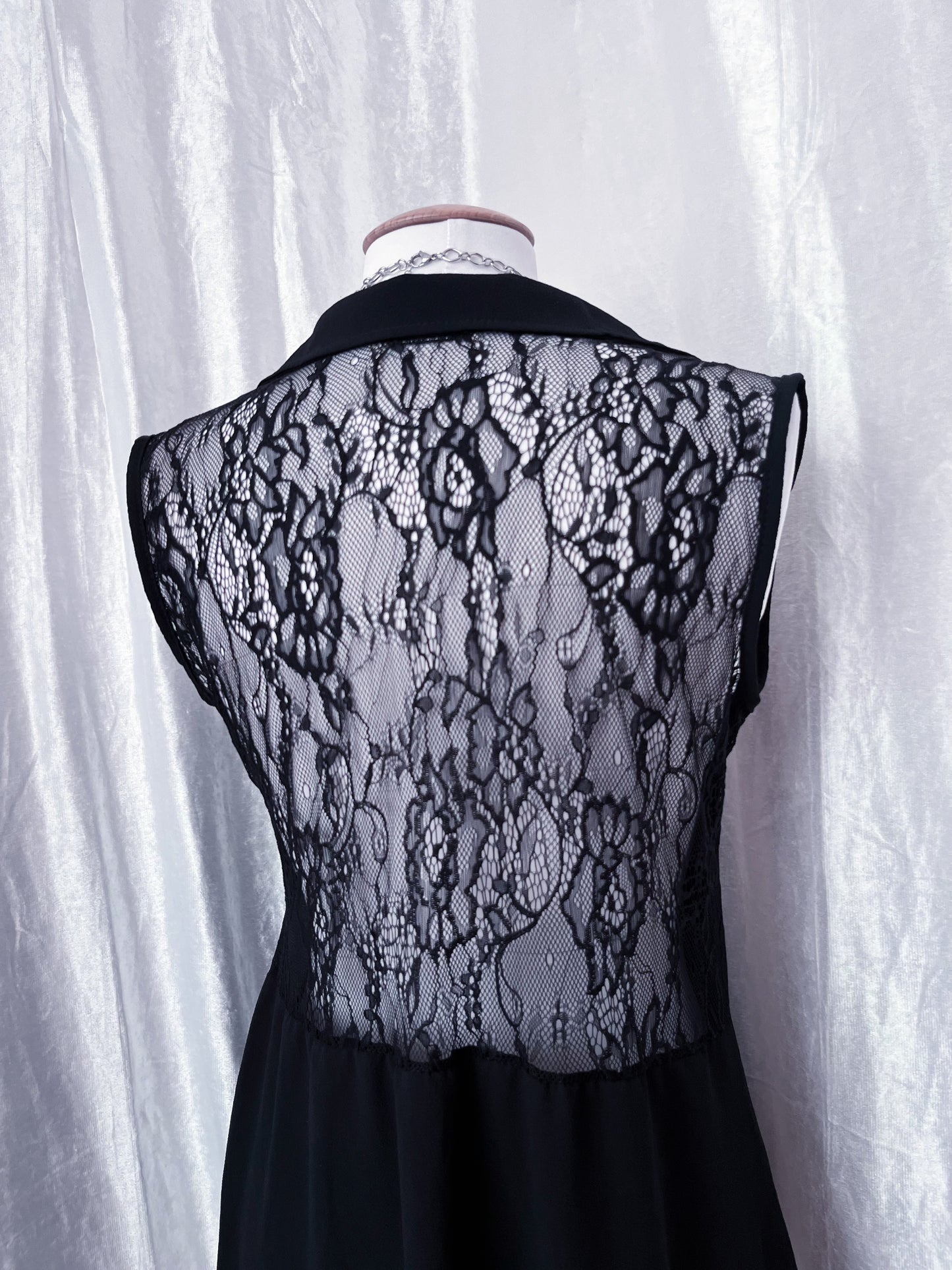 Gothic black shirt with lace and long tail on the back 🕸️🕷️
