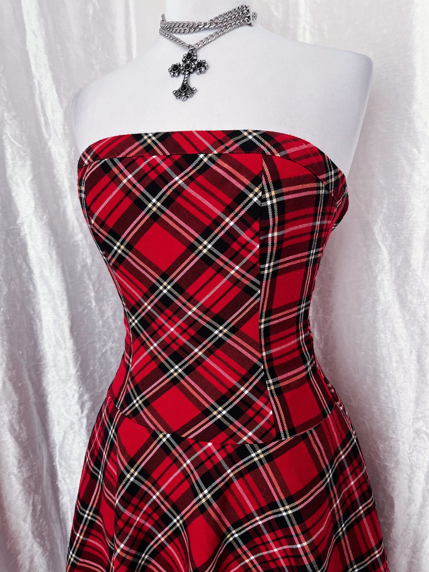 00's punk style tartan dress with tulle detail ❣️🦇