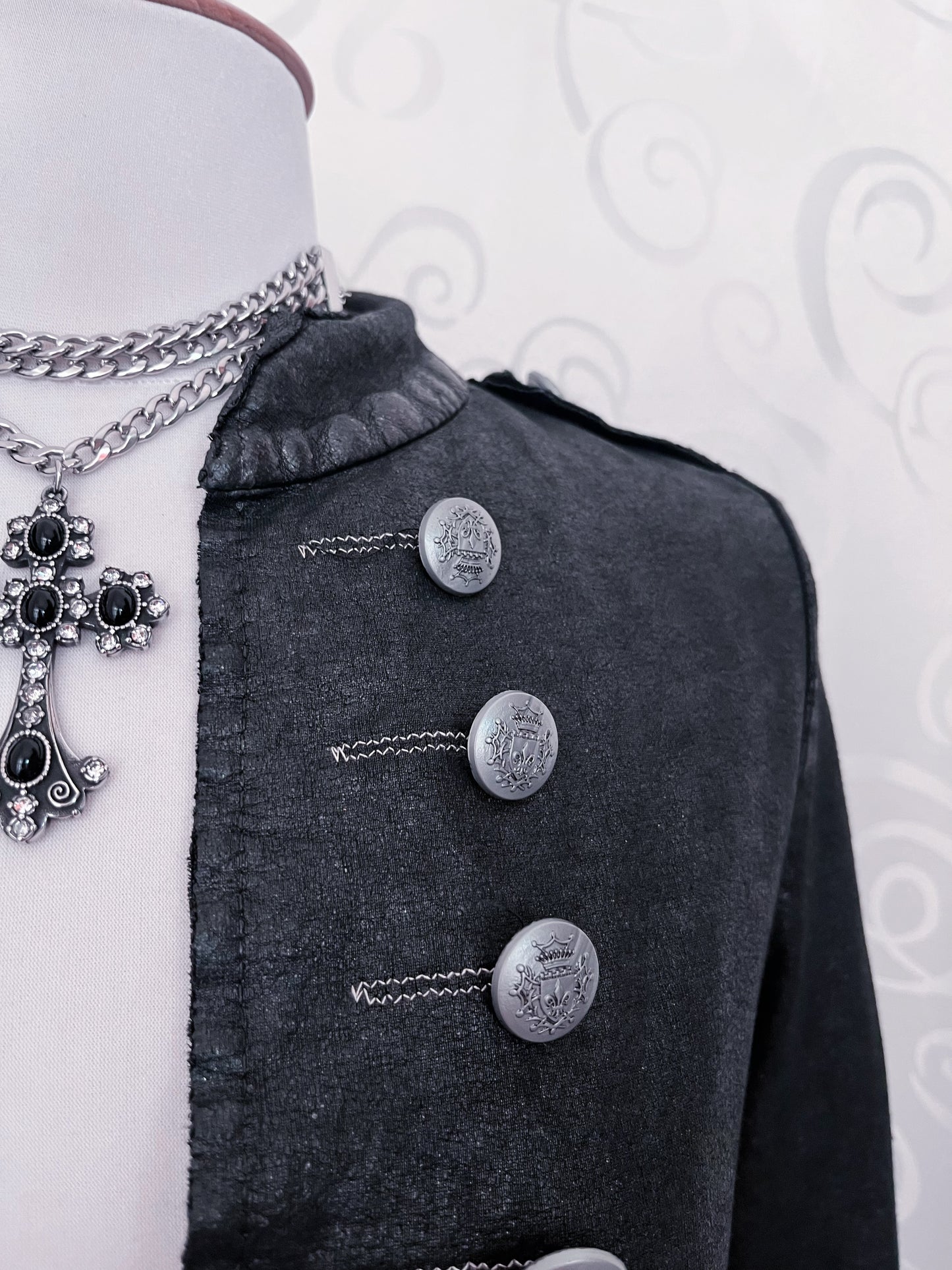 00’s gothic faux leather military jacket 🦇