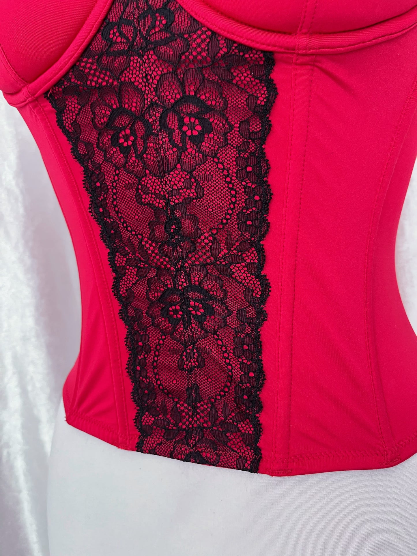 H&M vampire red corset with lace detail 🦇