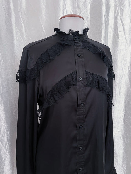 Modern gothic oversize shirt with lace detail ๐ฆโจ