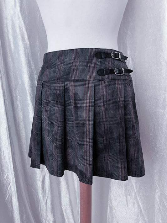 00โs alt plaid skirt with belt buckles detail ๐