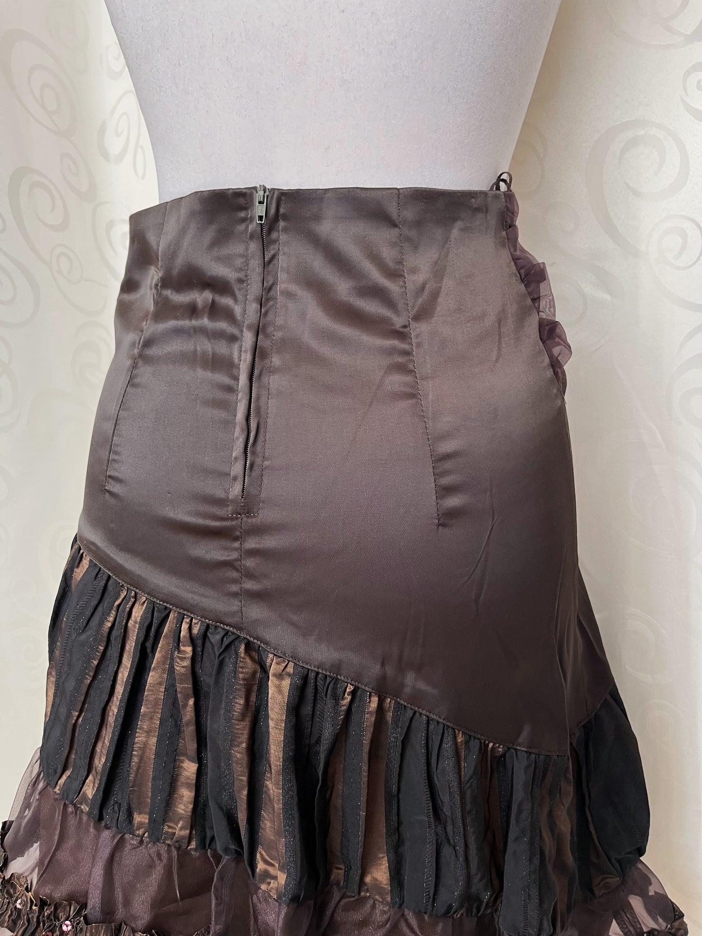 00’s whimsical asymmetrical brown skirt with tulle & sequin details 🧚🏾