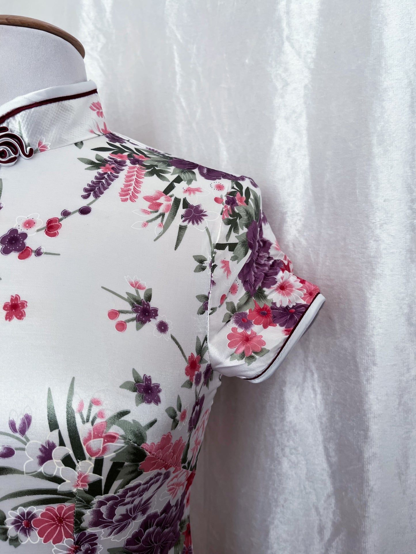 Modern white floral Qipao dress 🪷