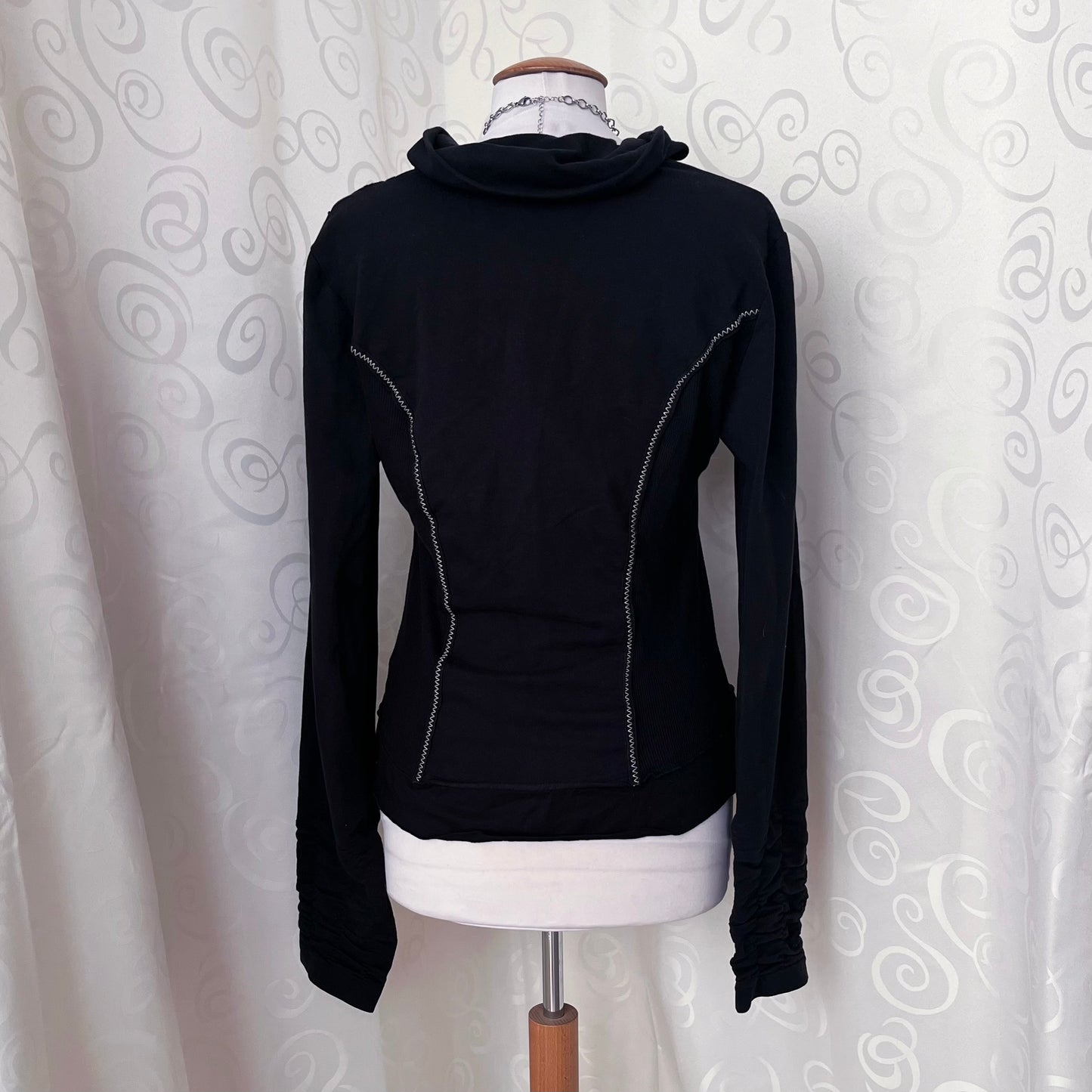 00’s whimsygoth light cotton jacket/shirt with mesmerizing embroidered details 🌀🐚