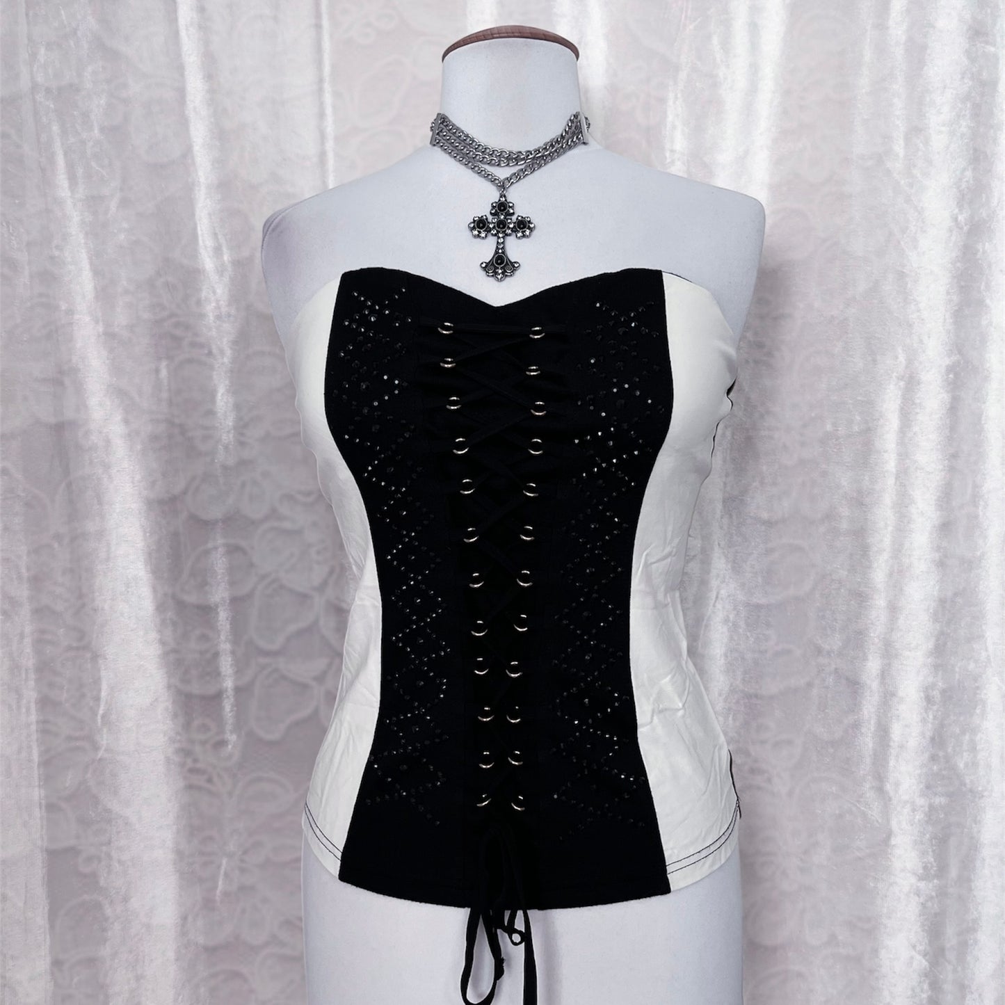 00’s black & white PU leather corset top 🦷♠️