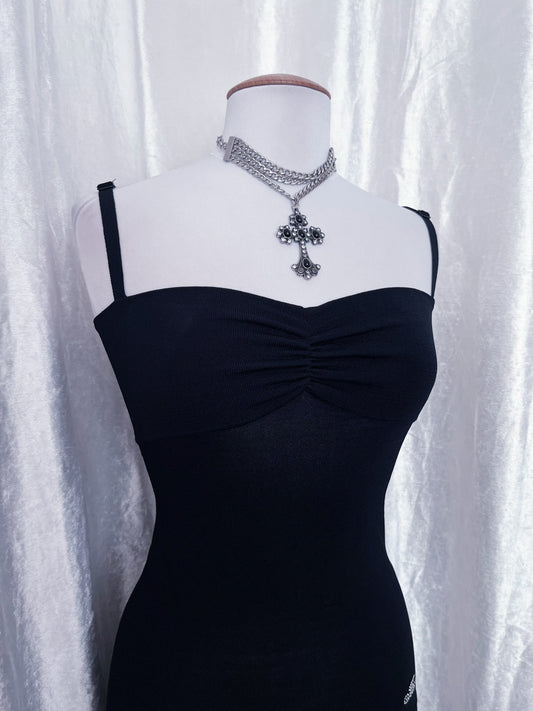Essential black fairy dress with pockets on the sides ๐