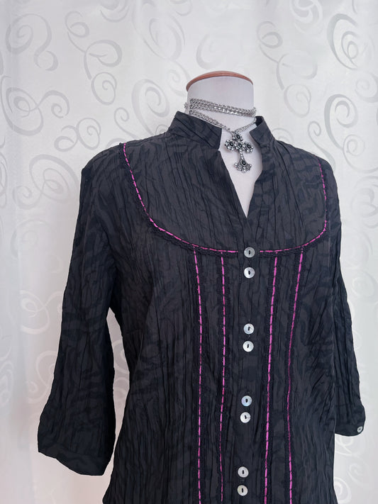 00βs Gothic shirt with mesmerising magenta details ππ