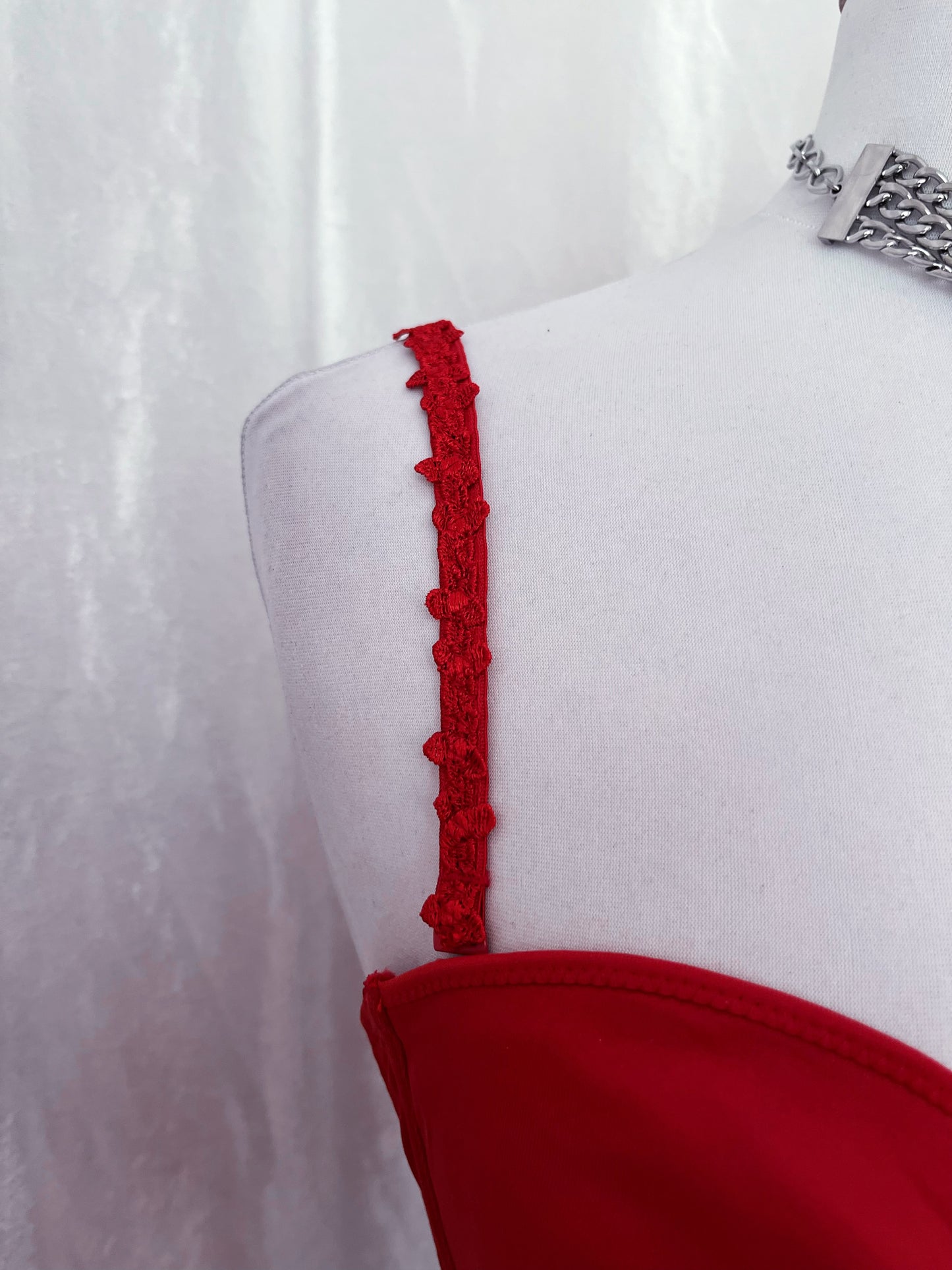 Hot, red corset top with lace-up detail ❤️🌹