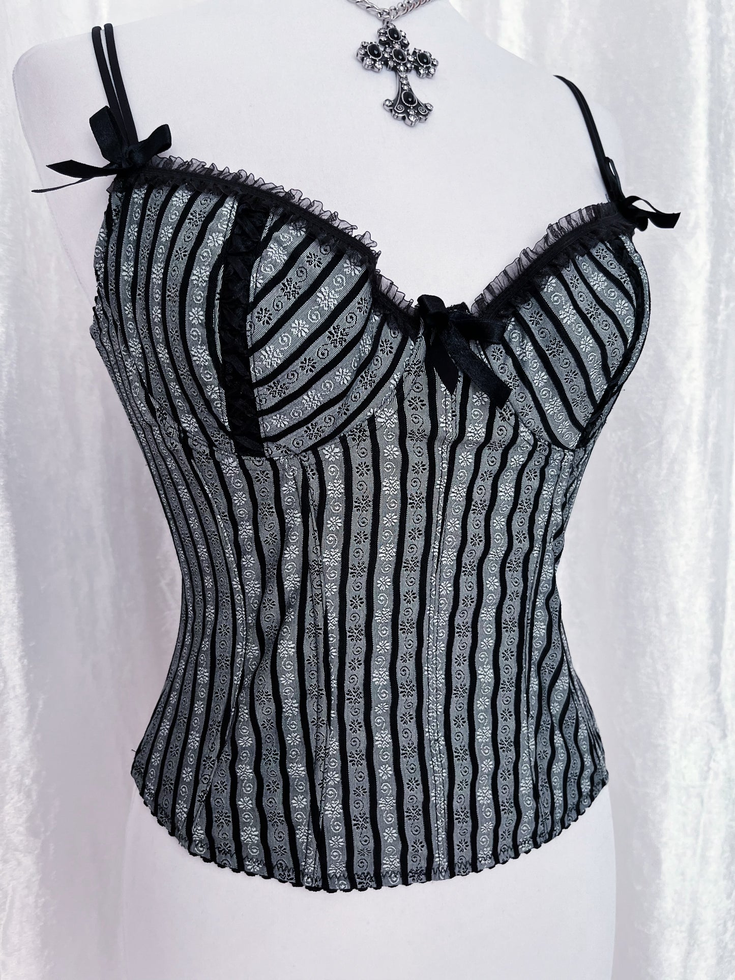 Dark coquette grey striped corset with embossed spiral & lace details 🕸️🎀