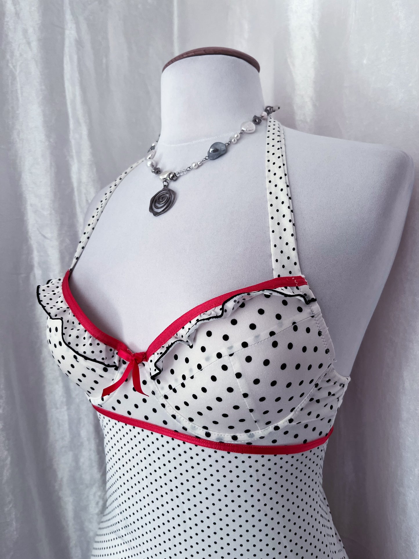 White polka-dot bustier top ⚪️🎀