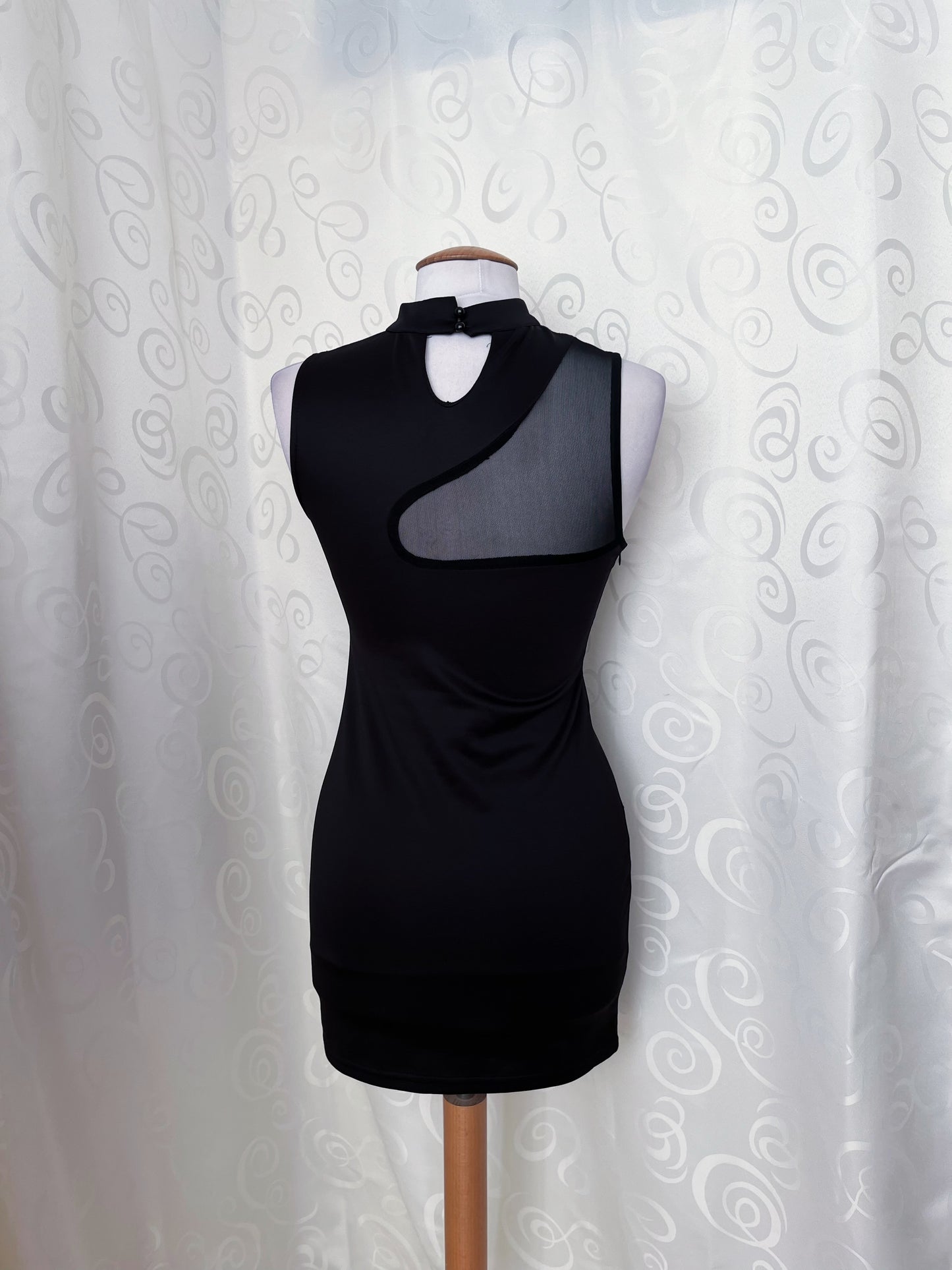 Asian style fitting dress with mesh details ✨