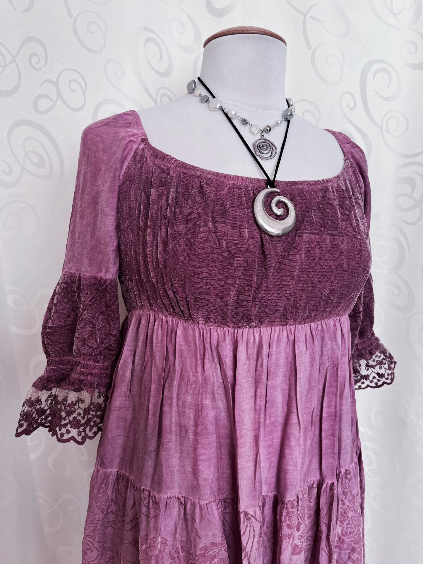 Beautiful whimsy medieval style rose off-shoulder dress 🎀🗡️