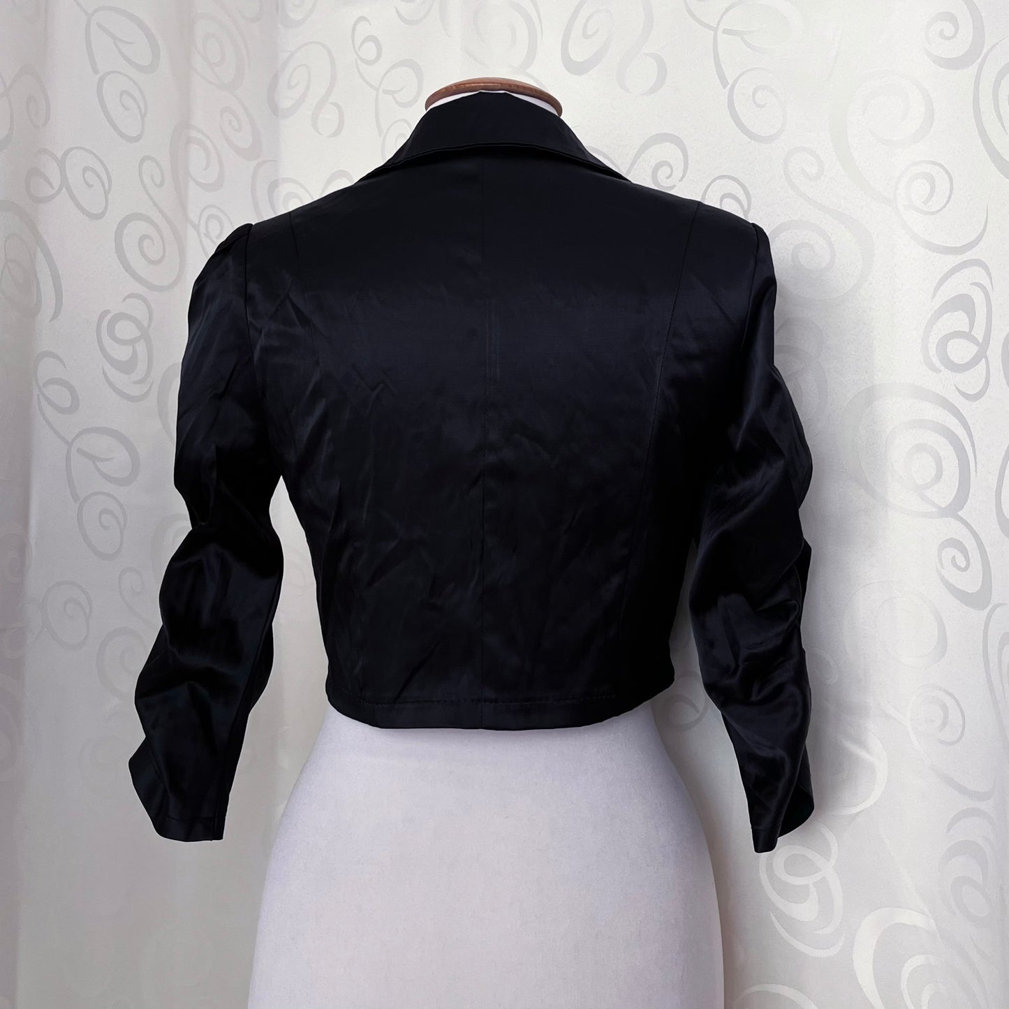 00’s gothic satin black bolero 🕷️