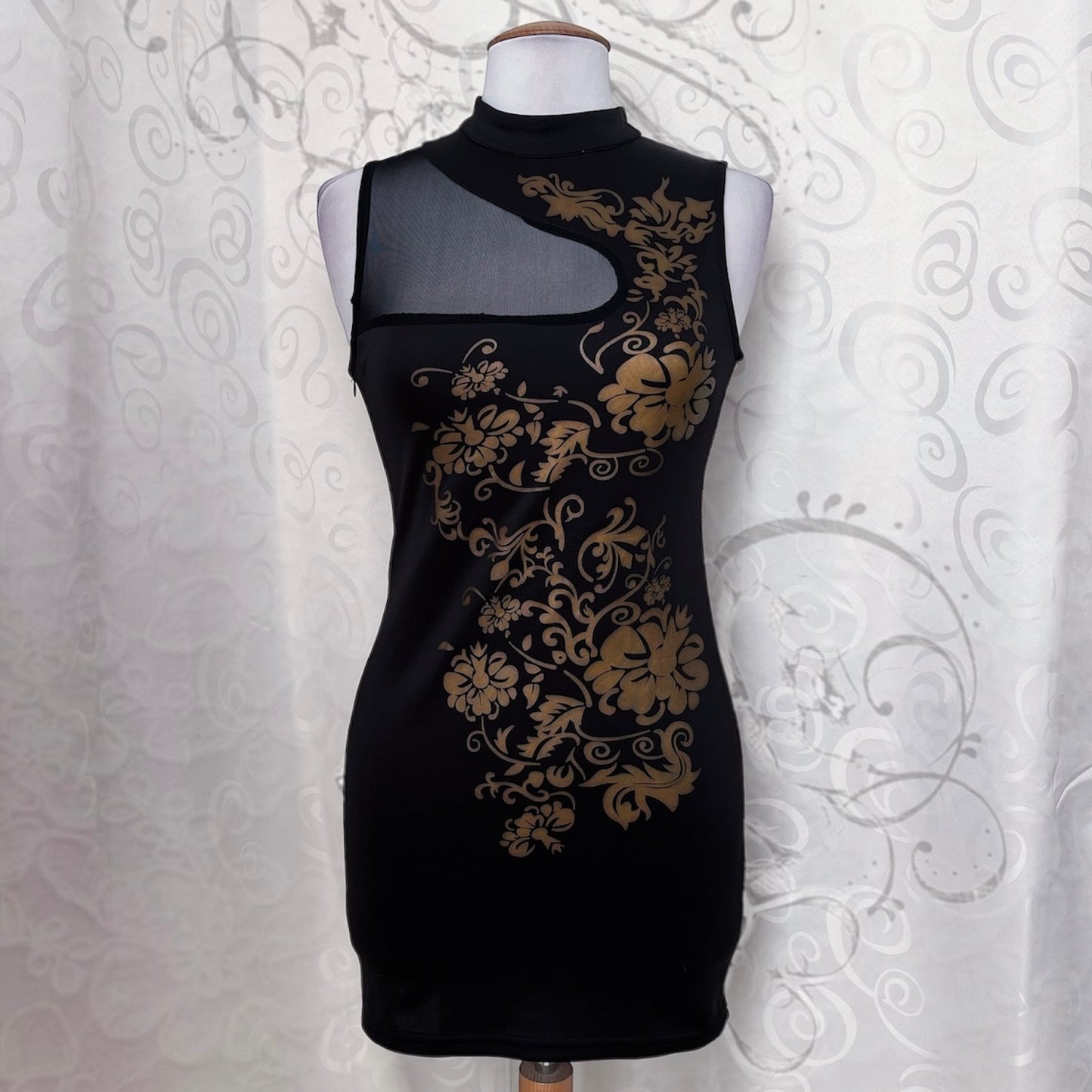 Asian style fitting dress with mesh details ✨