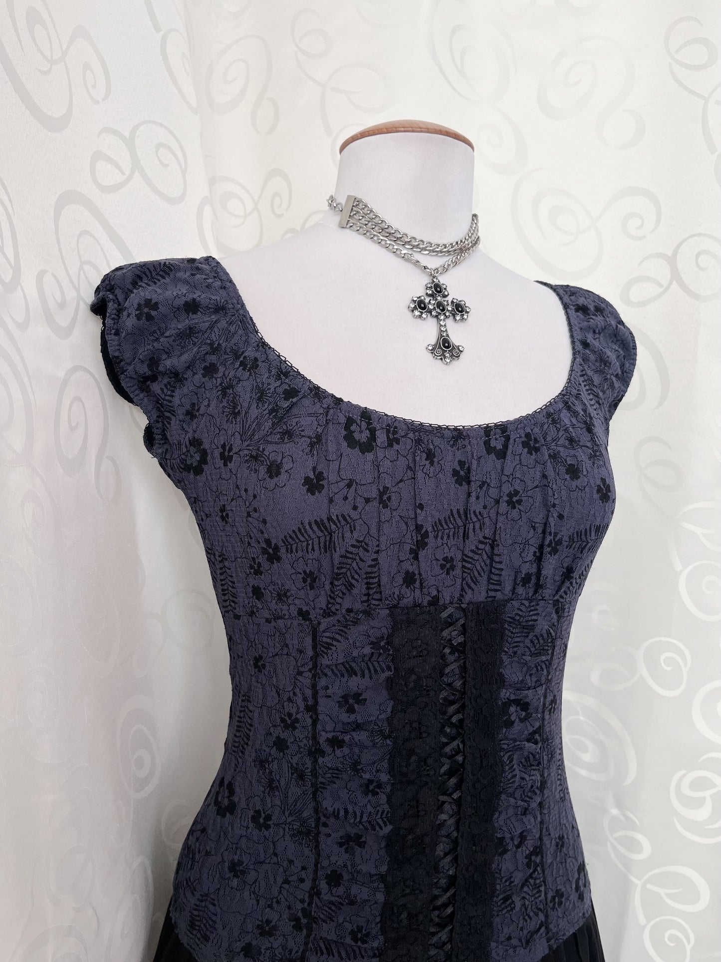 00βs whimsygoth lace-up top ππ§π»ββοΈ
