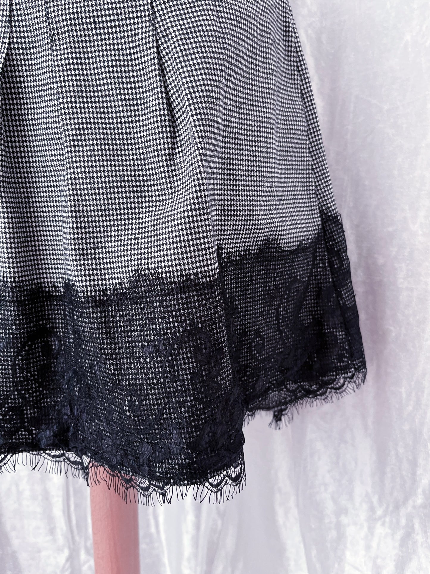 00’s dark coquette plaid skirt with lace detail 🎞️💀