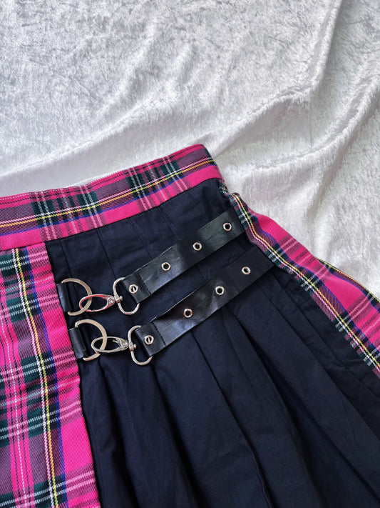 Alt plaid pleated skorts with belt buckle detail 💞