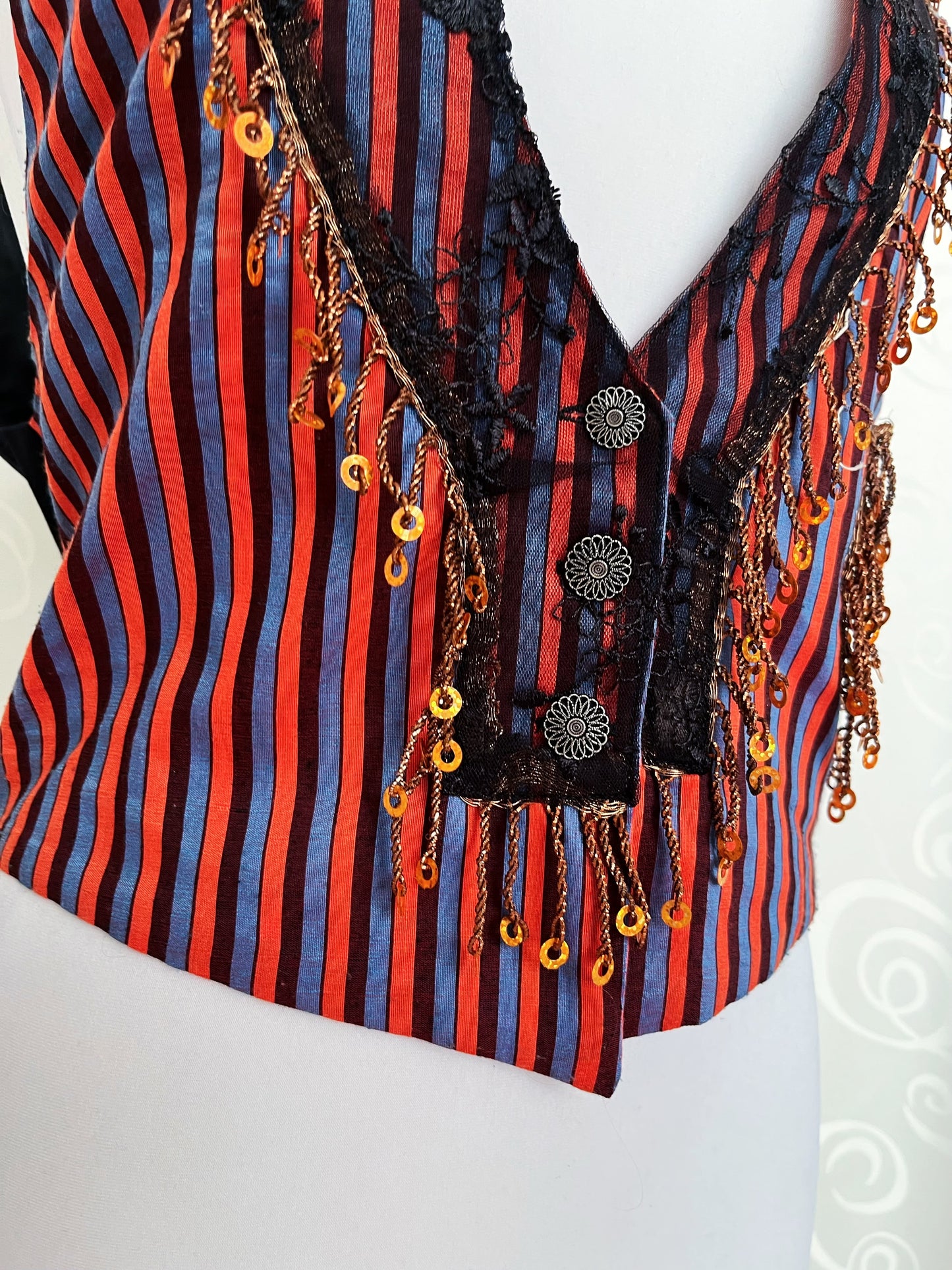 00’s Iconic deadstock jester striped vest with lace & sequin details ✨🎪