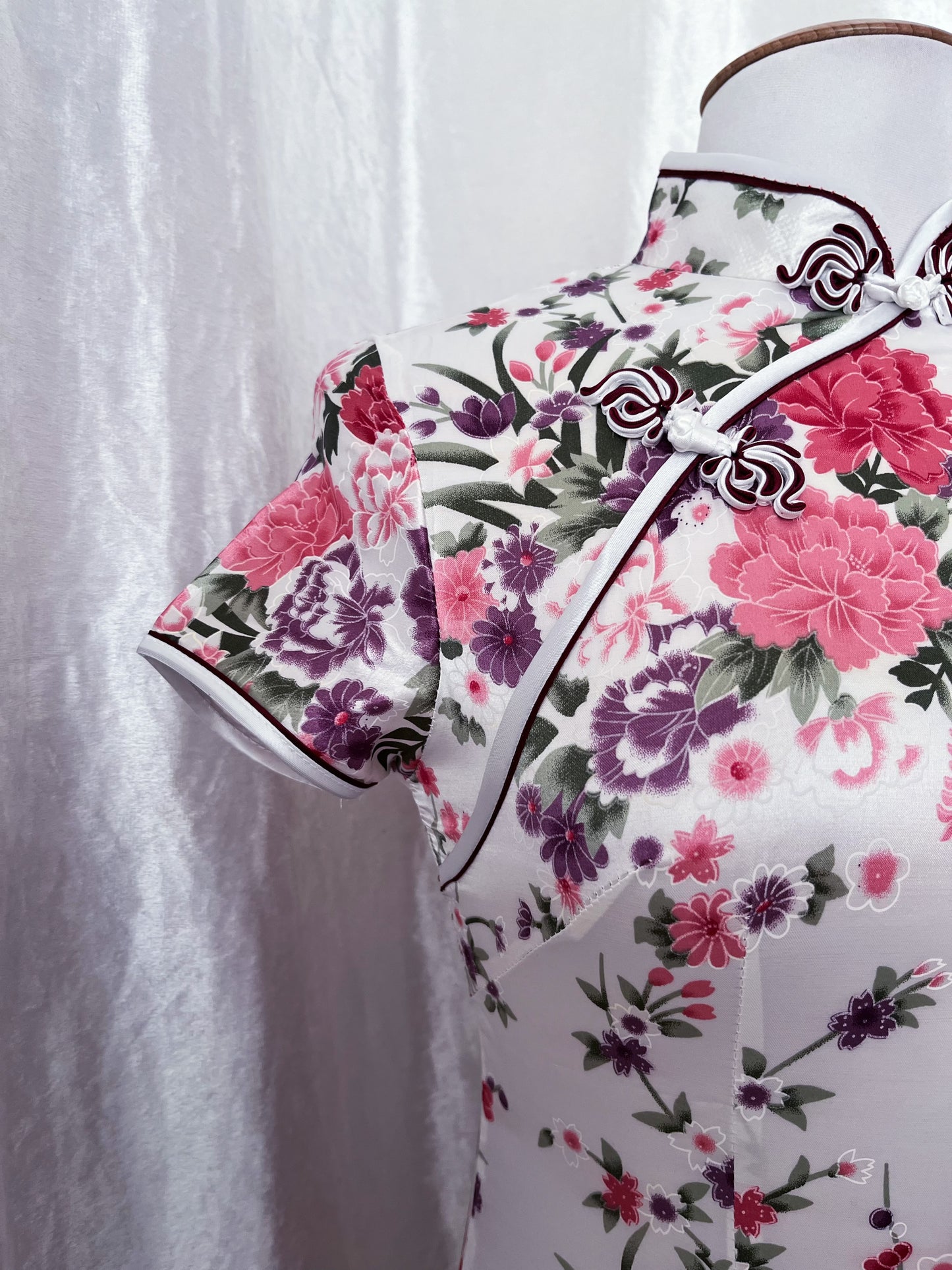 Modern white floral Qipao dress 🪷