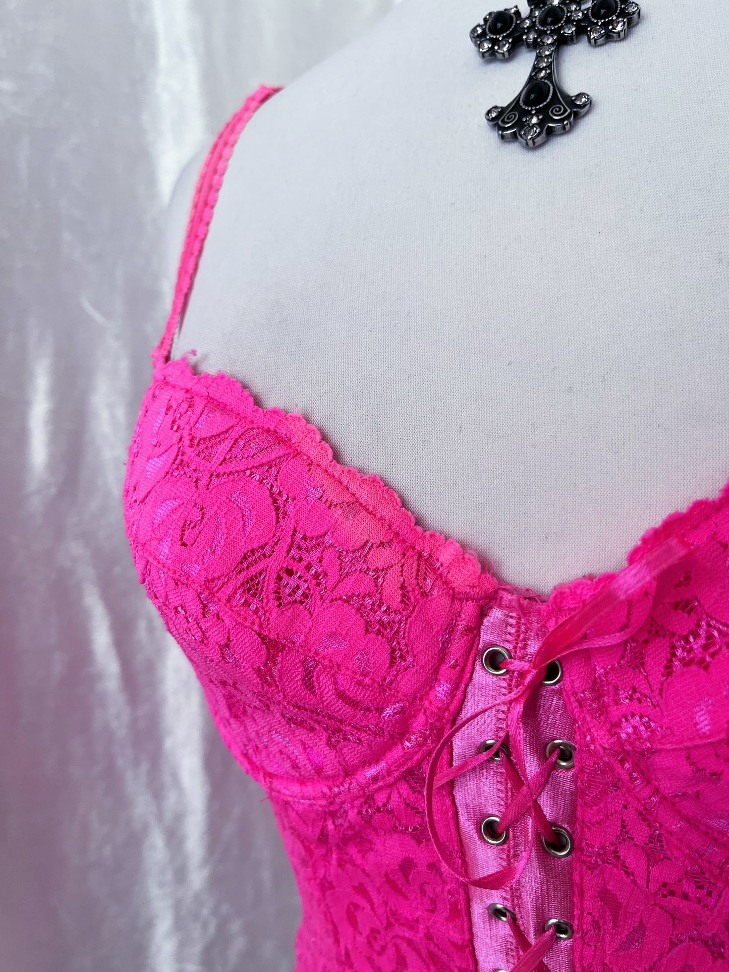 Pretty pink lace crop corset 💕