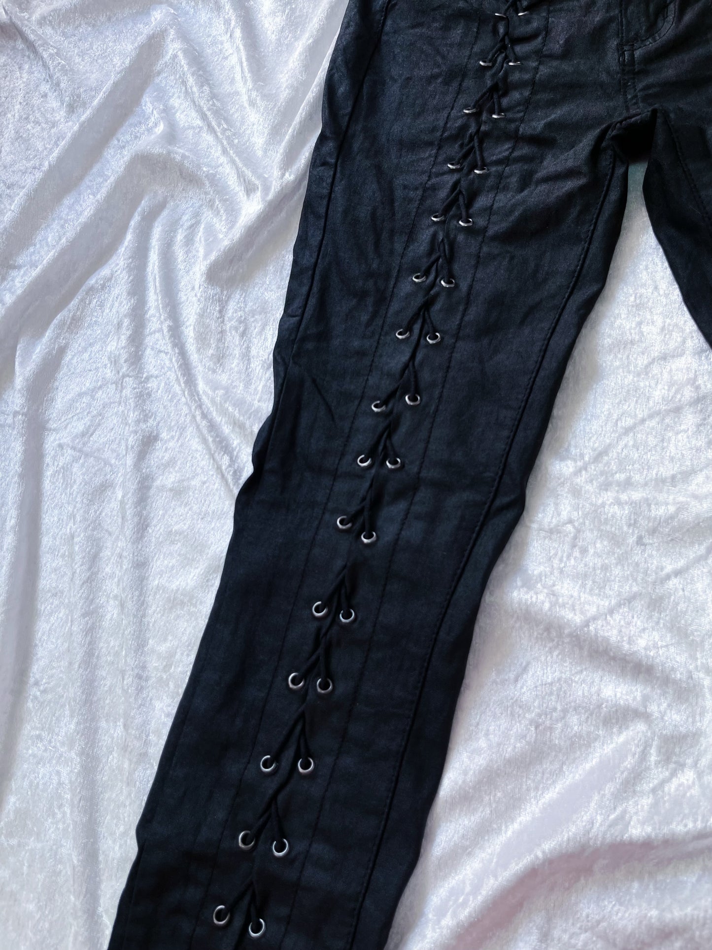 Gothic lace-up faux leather jeans 🦇