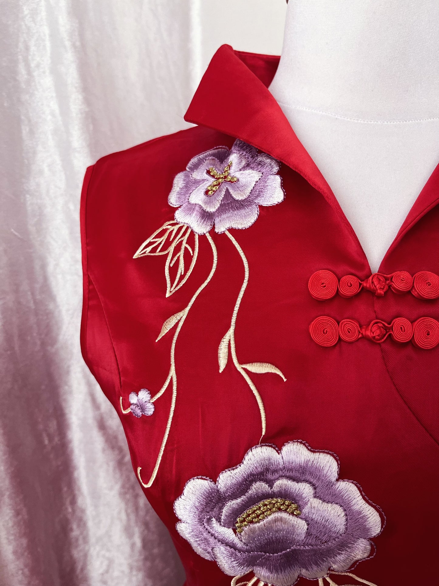 Stunning red Qipao/Cheongsam red dress with embroidery details 🍡👹