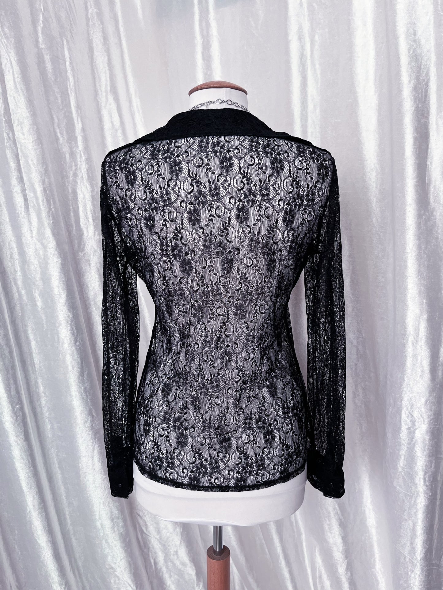 Gothic spiral lace shirt 🌀🦇