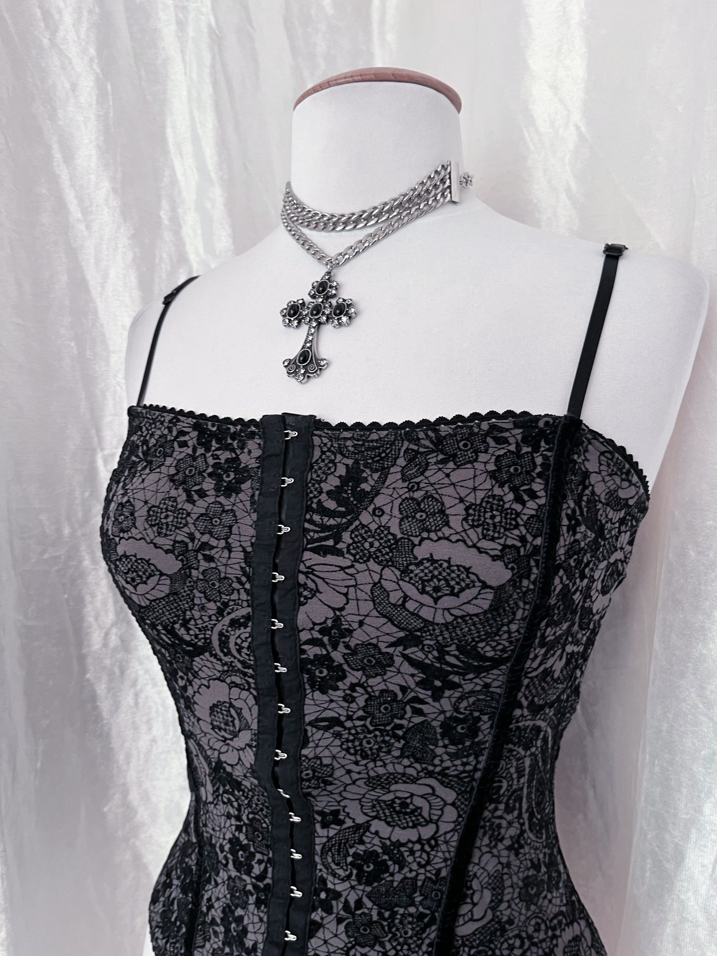 00’s gothic velvet & cotton top 🕷️