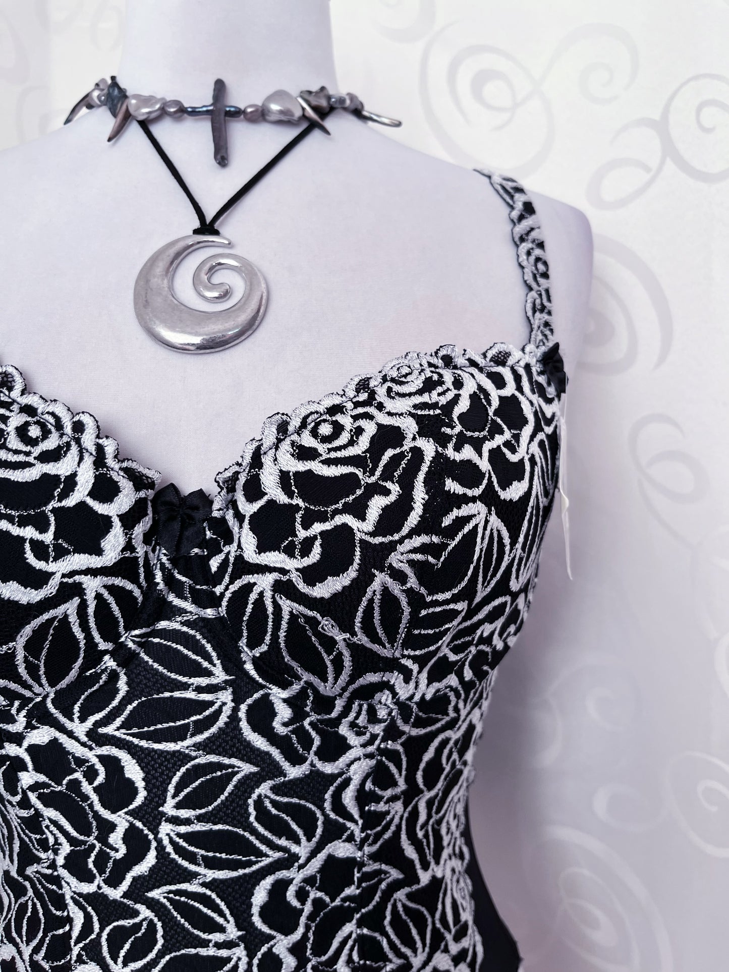 00’s whimsygoth embroidered corset 🪽🌀