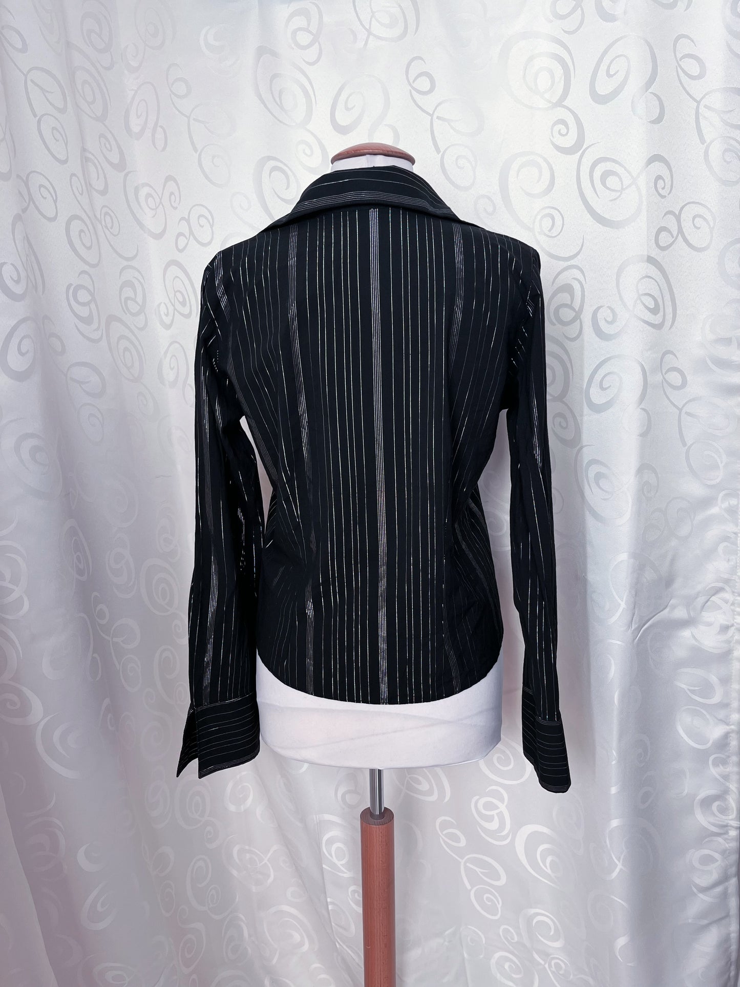 00’s gothic striped black shirt 🦇🌀