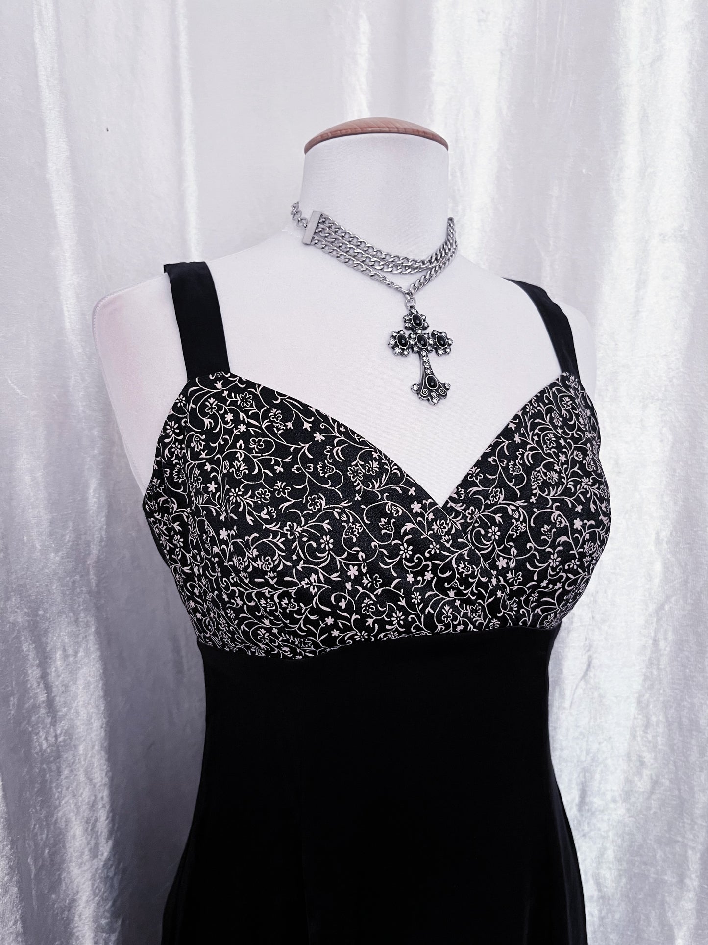 Vintage Elfio silky black gothic dress 🦇